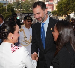 Don Felipe recibe el saludo de la presidenta de la Asamblea Nacional de la República del Ecuador, Gabriela Rivadeneira